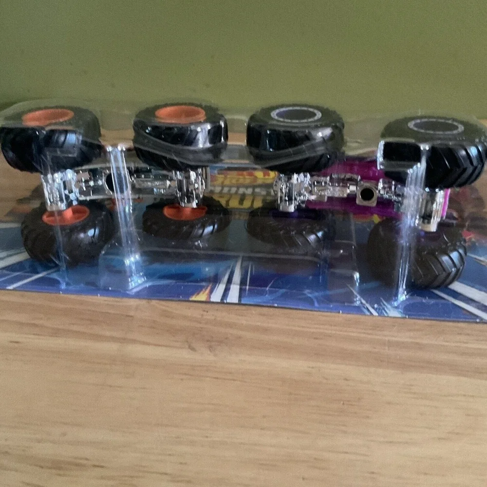 Mattel Hot Wheels Monster Trucks, Carbonator XXL HWFloat And I‎ Bad Scoop